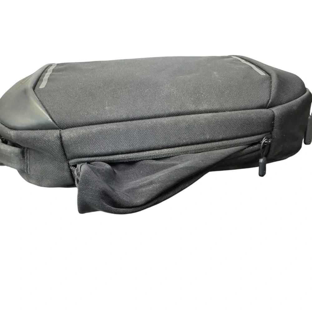 Nomatic Navigator Sling 6L Black Crossbody Bag RFID Safe Water Resistant Travel